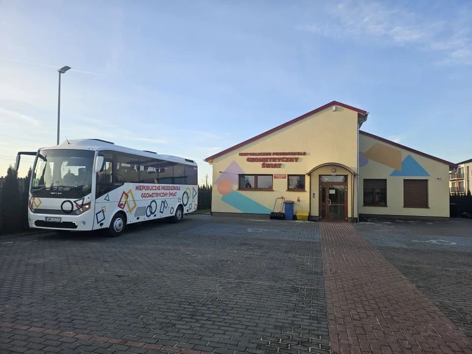 Katarzyna Kowalska jest jedyną dyrektorką, która kieruje autobusem