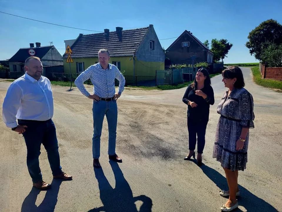 Zakończyła się przebudowa drogi powiatowej Żerków - Bieździadów [ZDJĘCIA]