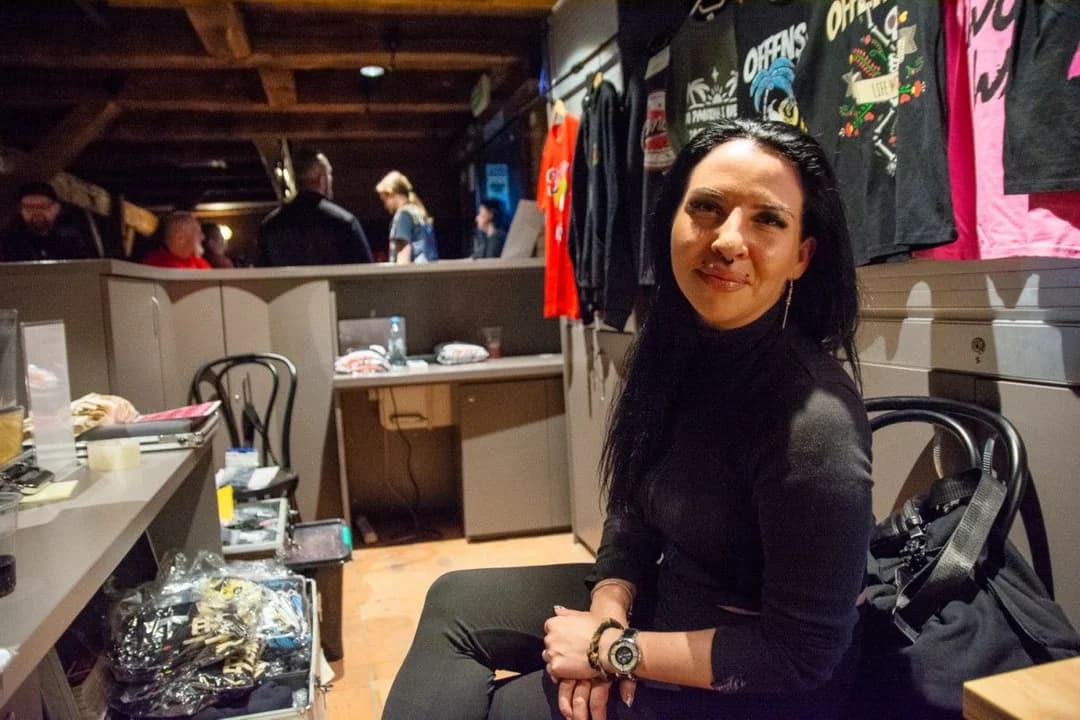 Punkowe show w jarocińskim Spichlerzu. Na scenie trzy zespoły [ZDJĘCIA] — zdjęcie 2 z 36