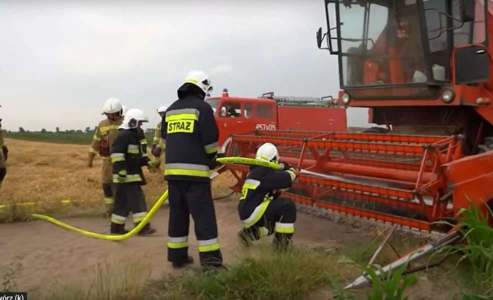 Pożar kombajnu w Goli w gminie Jaraczewo — zdjęcie 3 z 8
