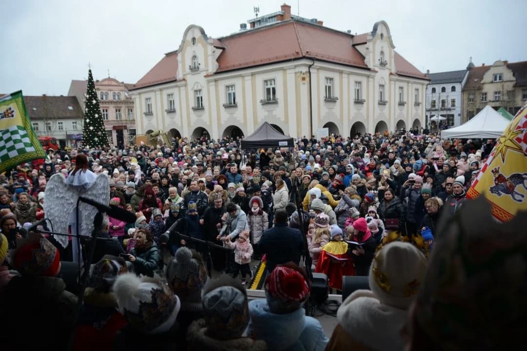 14. Jarocińskie Kolędowanie z Orszakiem Trzech Króli. Najwięcej było przedszkolaków  [ZDJĘCIA]