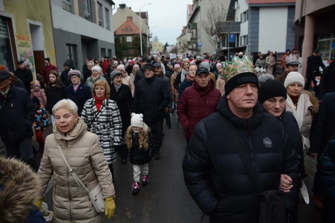 14. Jarocińskie Kolędowanie z Orszakiem Trzech Króli. Najwięcej było przedszkolaków  [ZDJĘCIA]