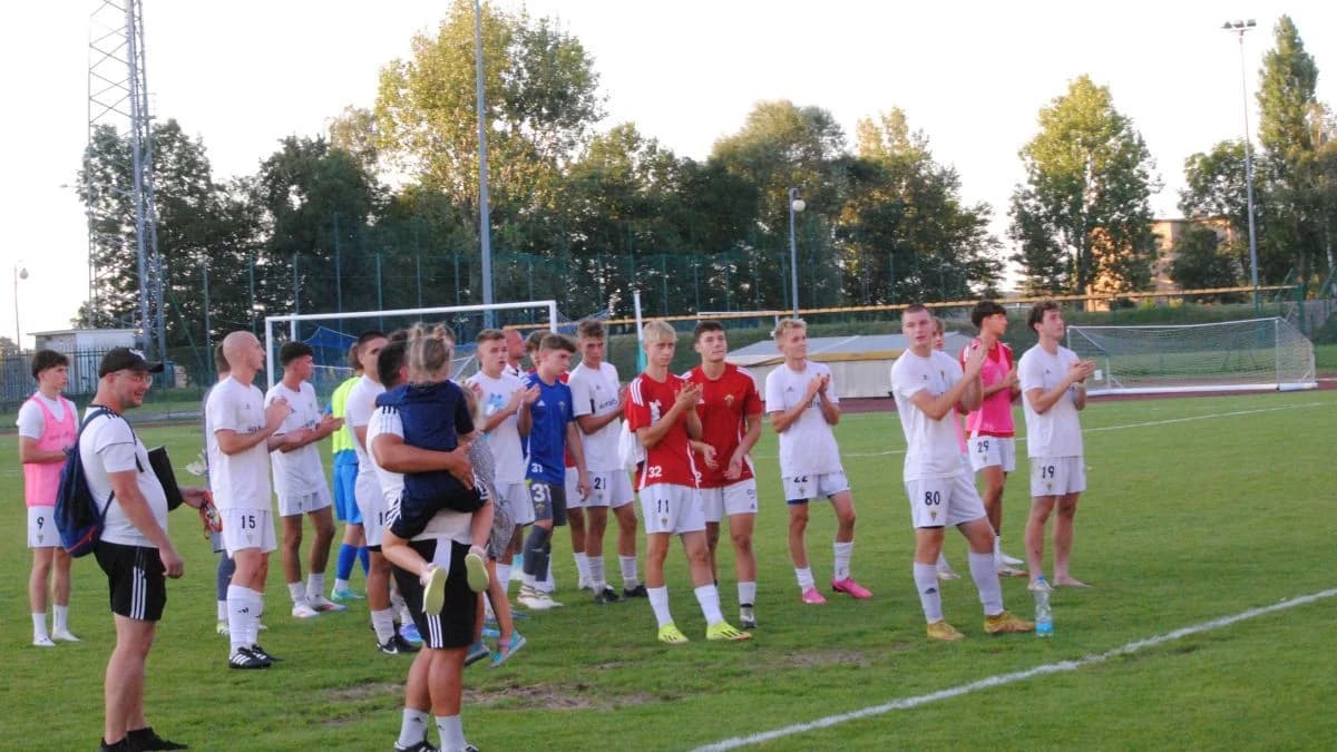 Jarota Jarocin - Korona Piaski. Remisowe derby przy Sportowej [ZDJĘCIA]