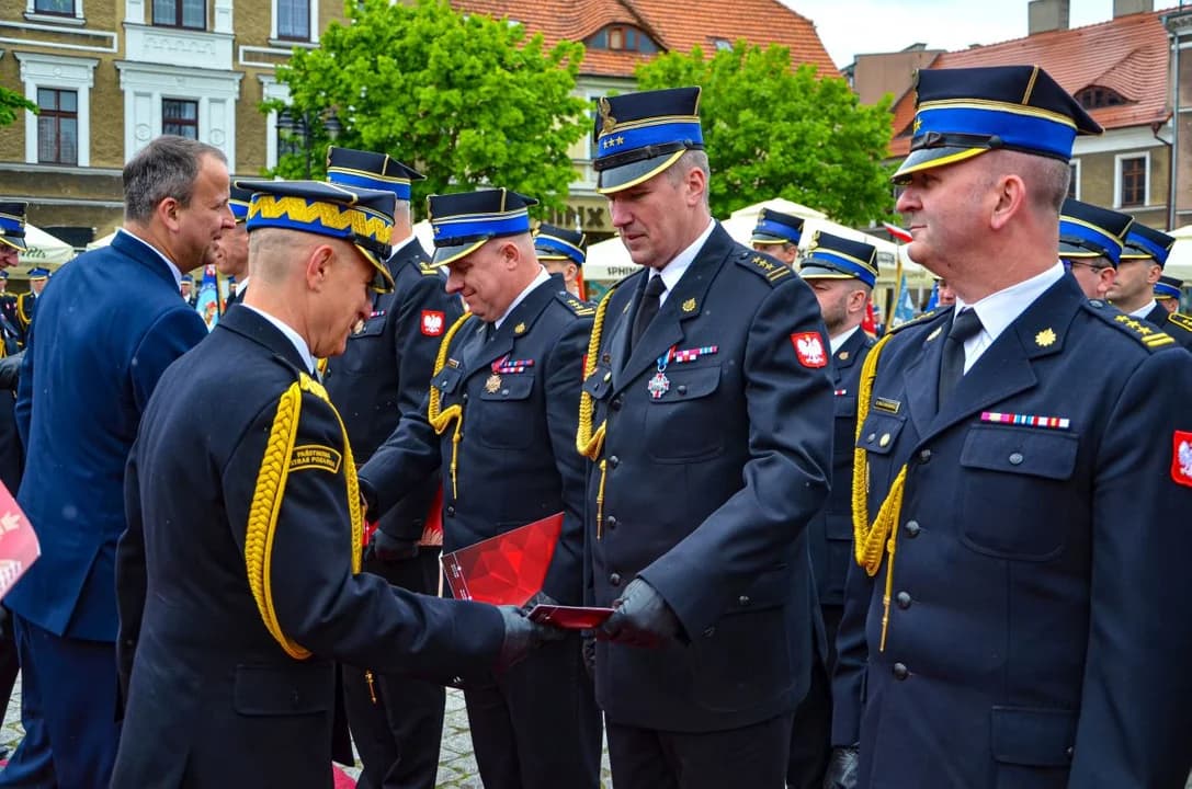Komendant jarocińskiej straży pożarnej z awansem, druhna z Goliny odznaczona [ZDJĘCIA]