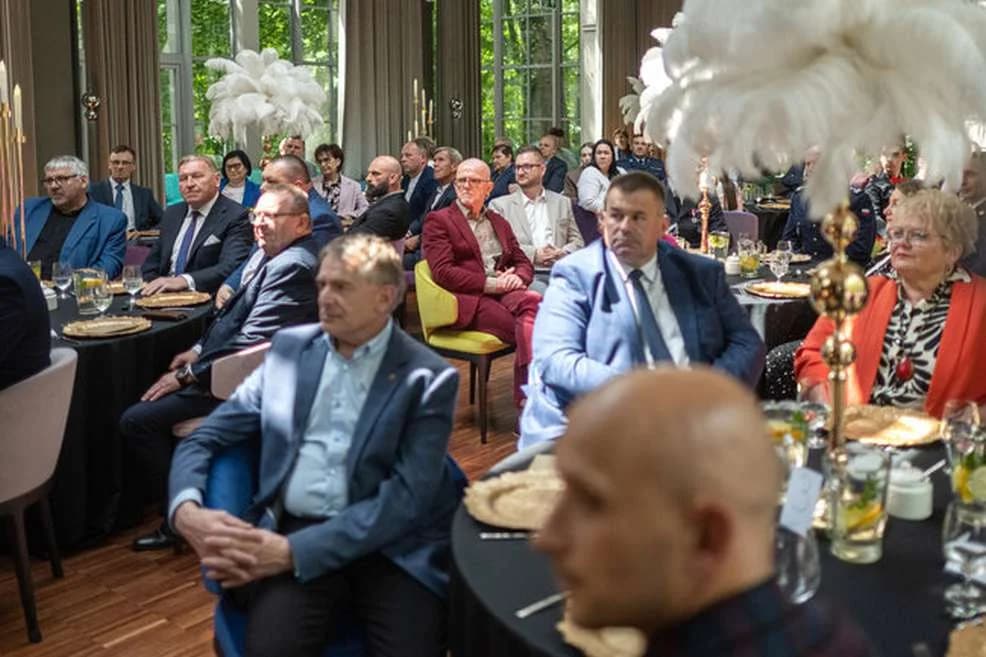 GALA Powiatu Jarocińskiego. Wybrali zasłużonych, nagrodzili sportowców i trenerów [ZDJĘCIA] — zdjęcie 6 z 72