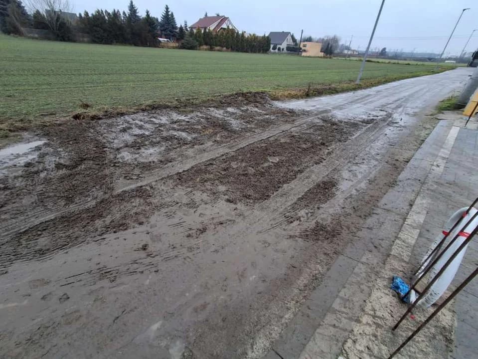 Stan kolejnej ulicy w Jarocinie utrudnia życie mieszkańcom. Mamy stanowisko magistratu w tej sprawie [ZDJĘCIA, SONDA]