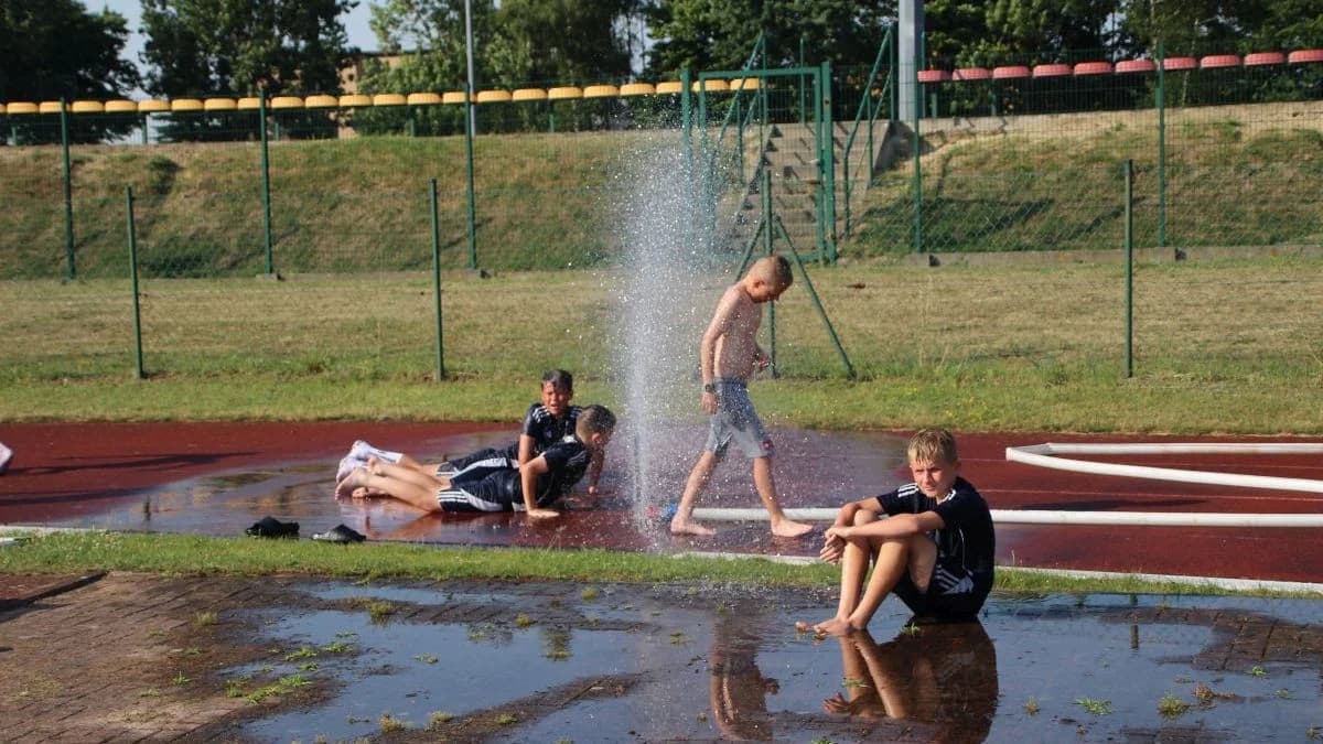 Pomimo ogromnego upału Jarocin zagrał dla Mai Kieliby. W meczu pokazowym zmierzyły się Jarota Jarocin oraz Team Maja