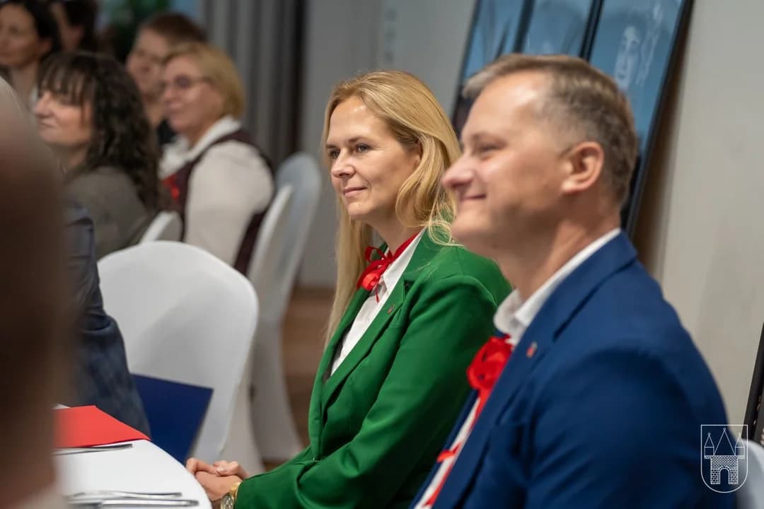 Dwa lata rządów - jaką ocenę dają burmistrzowi mieszkańcy, jaką radni? Jest piątka, ale i jedynka...