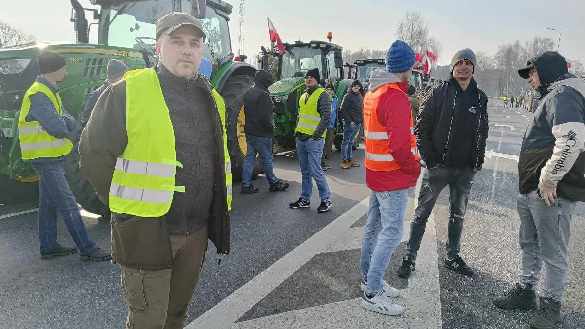 Rolnicy blokują most w Nowym Mieście na DK 11