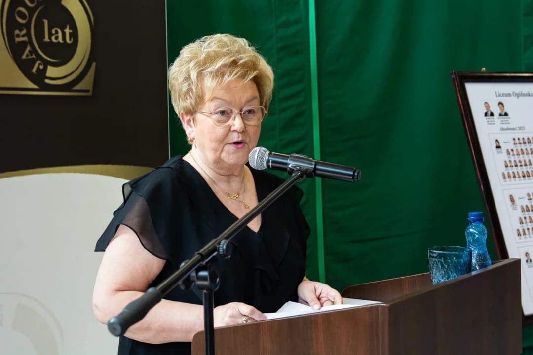 Spotkali się 50 lat po maturze. Wyjątkowa uroczystość w Liceum Ogólnokształcącym w Jarocinie [ZDJĘCIA] — zdjęcie 6 z 60