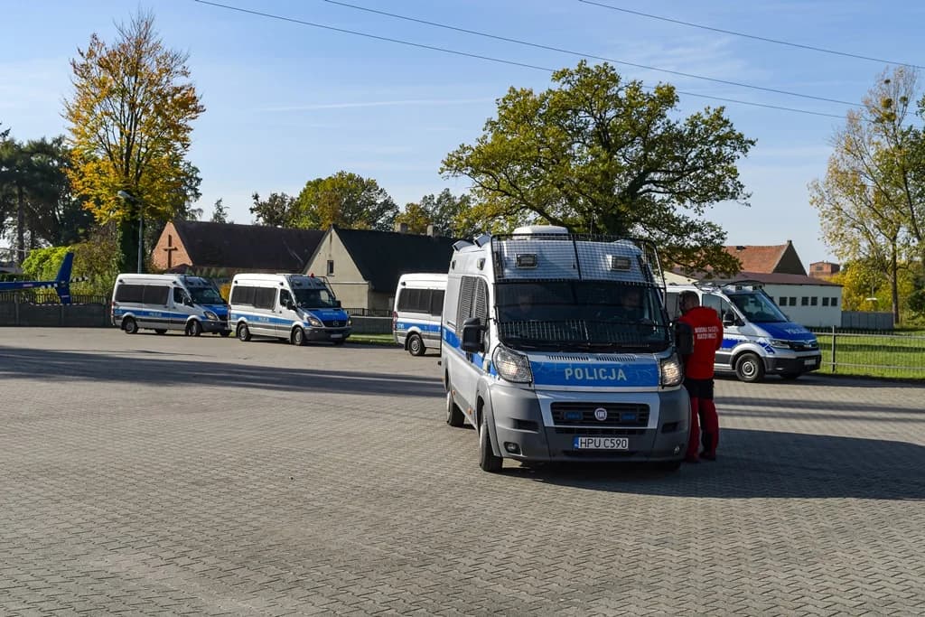 Katastrofa samolotu, uzbrojeni przestępcy i działania antyterrorystów - duże ćwiczenia policji i służb ratowniczych [ZDJĘCIA I FILM]