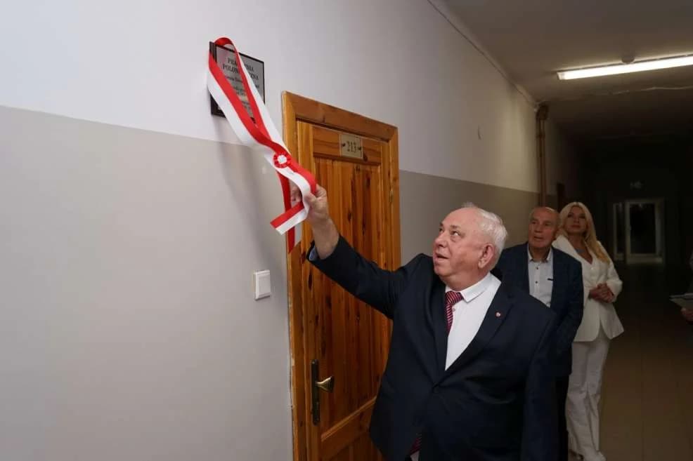 Jedna z sal lekcyjnych w ZSP nr 2 w Jarocinie zyskała imię wieloletniej nauczycielki i wicedyrektora szkoły [ZDJĘCIA]