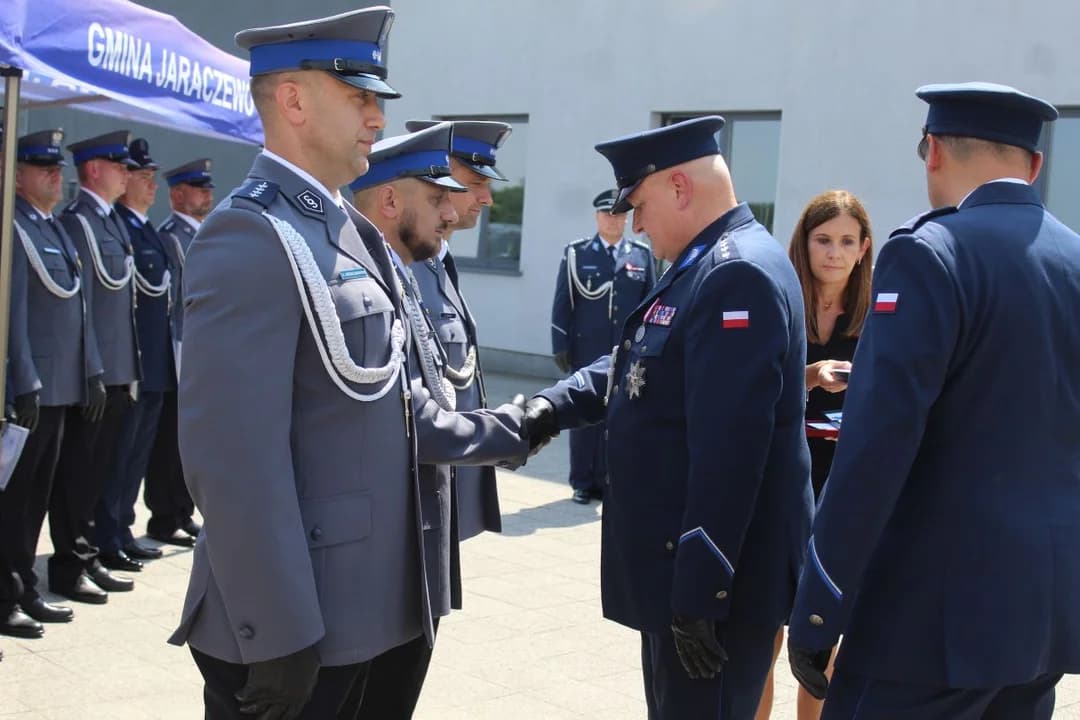 Święto Policji w Jarocinie. Policjanci odebrali awanse, padła ważna zapowiedź na 2027 rok