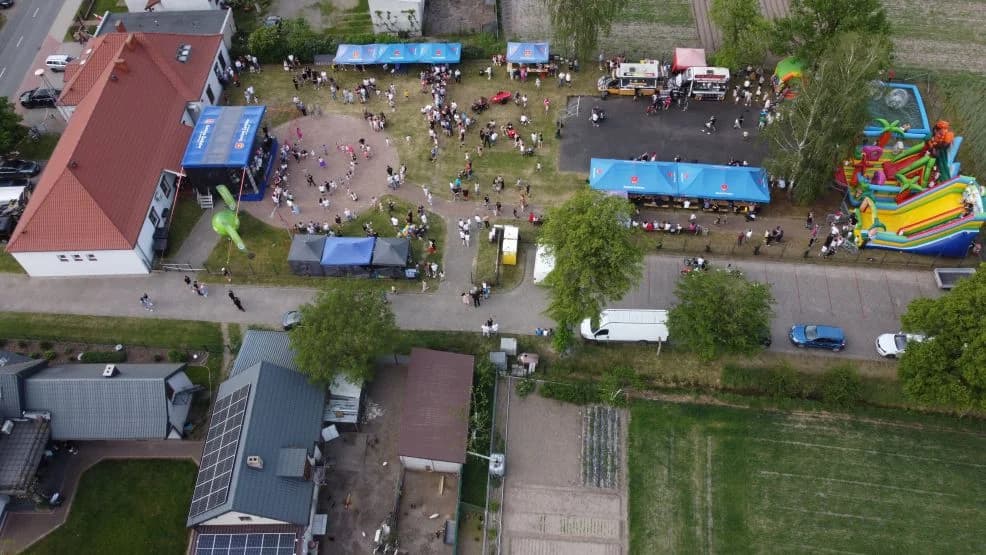 Świetna zabawa w Dobieszczyźnie. Festyn cieszył się dużym zainteresowaniem — zdjęcie 3 z 106