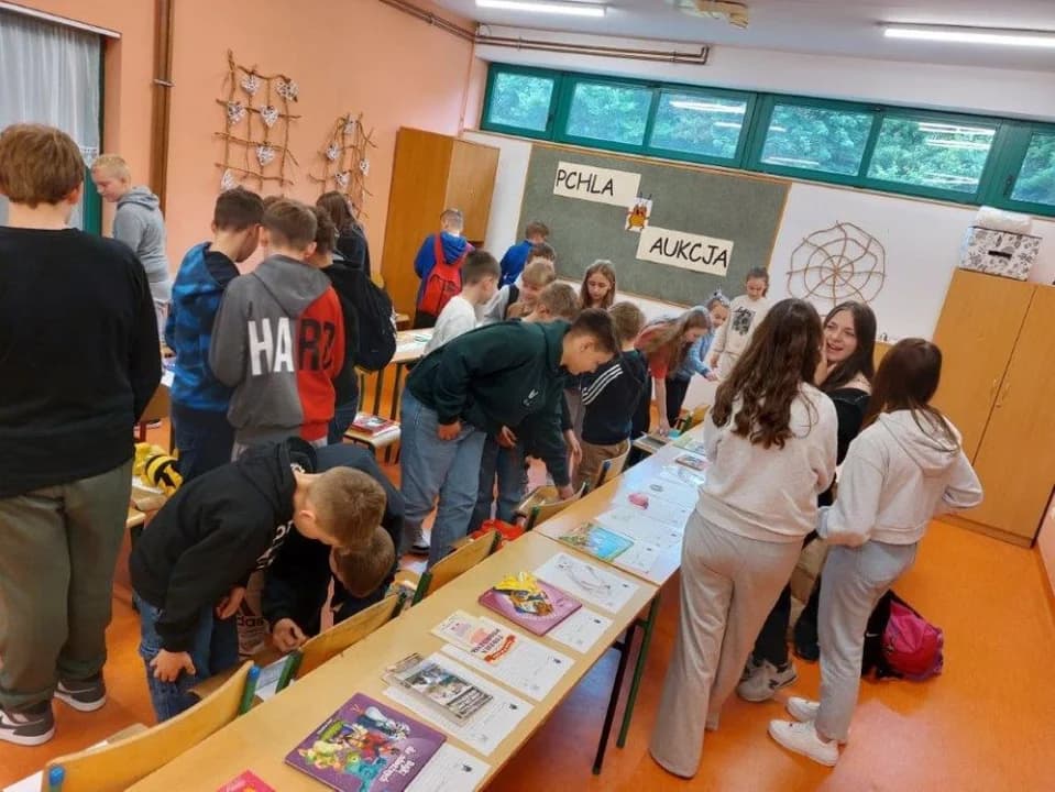 Sukces  akcji Wesołych Ogrodników 2025. Wrzuciliśmy do puszek więcej niż przed rokiem