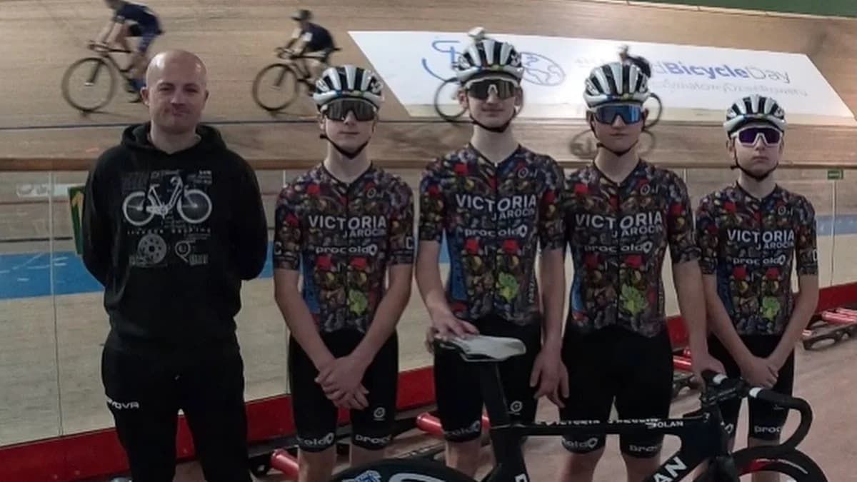 Kolarze Victorii Jarocin na zawodach "Przystanek Sport"
