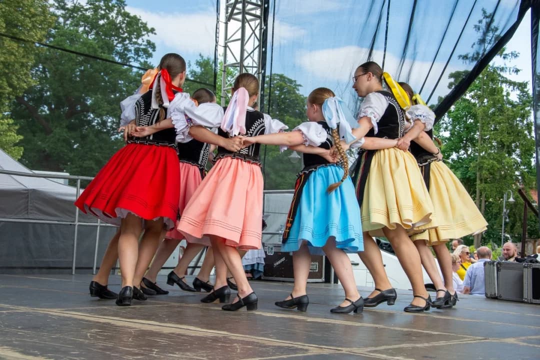 XXVI Międzynarodowe Spotkania Folklorystyczne z finałem w Jarocinie. Grecy dali popis w amfiteatrze [ZDJĘCIA] — zdjęcie 5 z 83