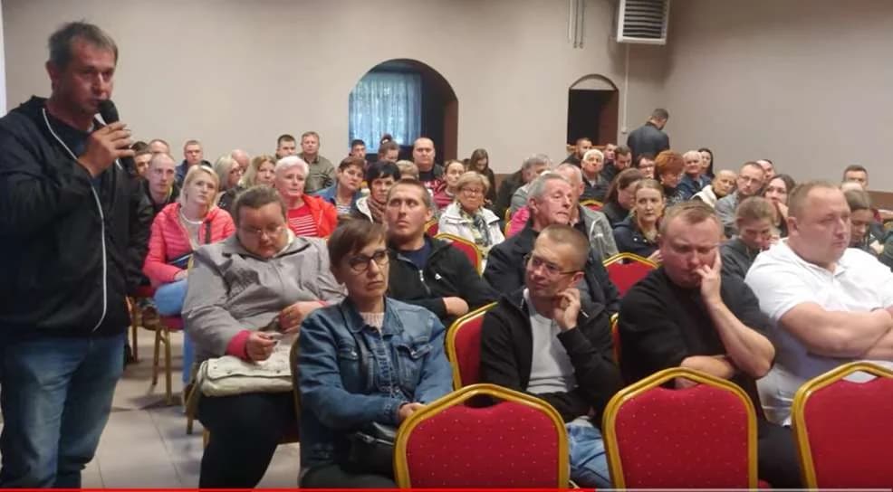 Mieszkańcy kolejnych miejscowości protestują przeciwko CPK. Zdecydowane NIE z Wilkowyi i Radlina [ZDJĘCIA]