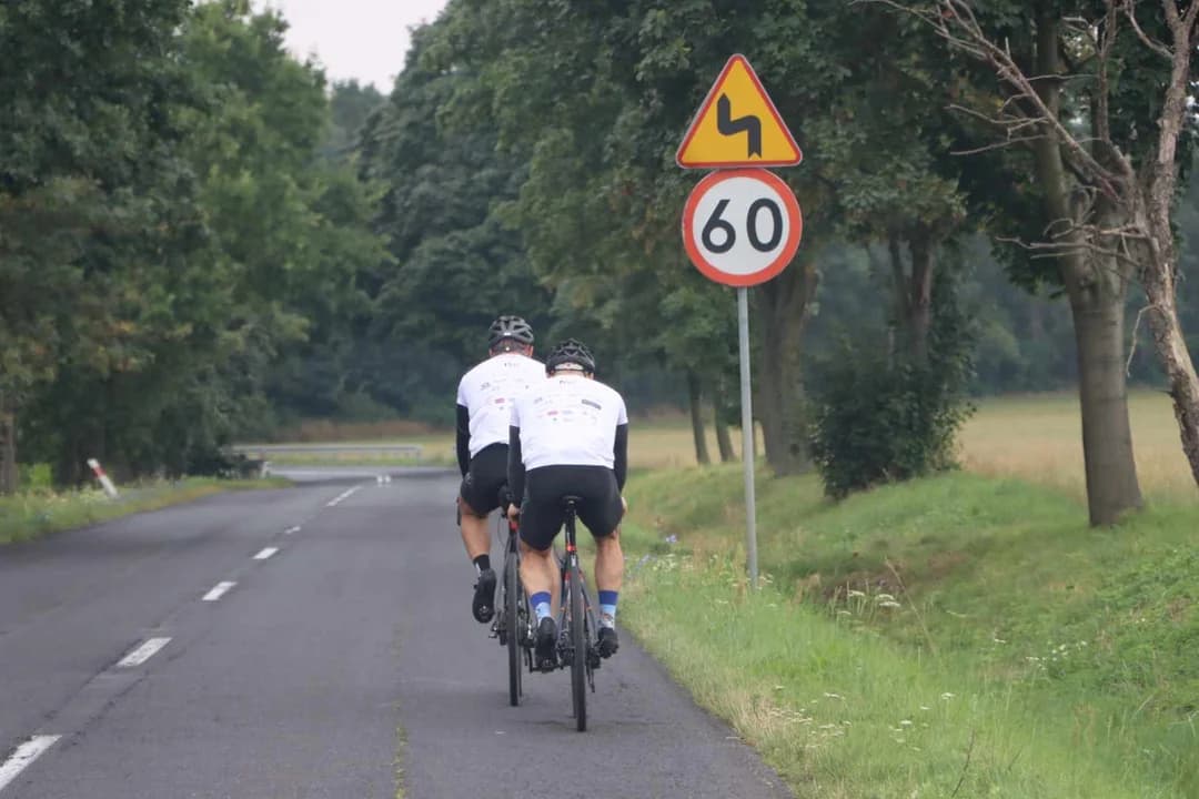 W charytatywnym celu jadą rowerami z Jarocina na Śnieżkę — zdjęcie 5 z 11