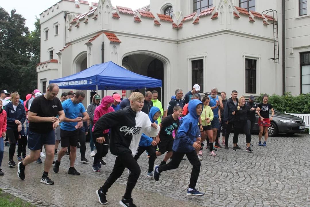Mimo deszczu pobiegli dla Blanki. Zrobili bieg przed festynem [ZDJĘCIA]