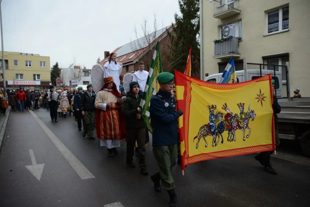 14. Jarocińskie Kolędowanie z Orszakiem Trzech Króli. Najwięcej było przedszkolaków  [ZDJĘCIA]