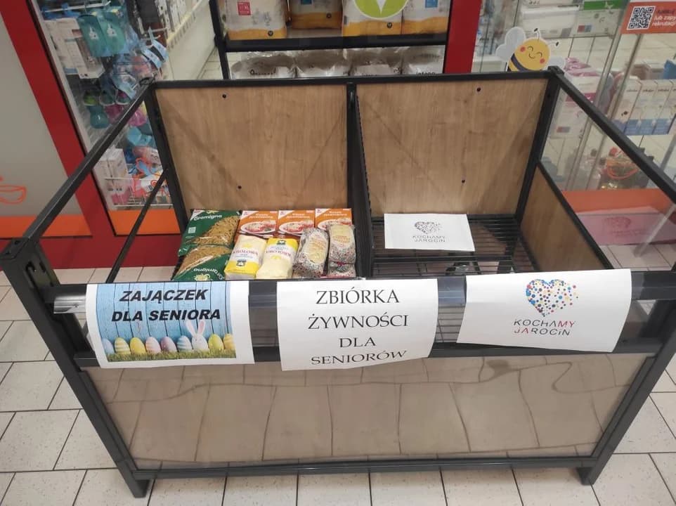 Zbiórka żywności dla seniorów wKauflandzie w Jarocinie — zdjęcie 4 z 4