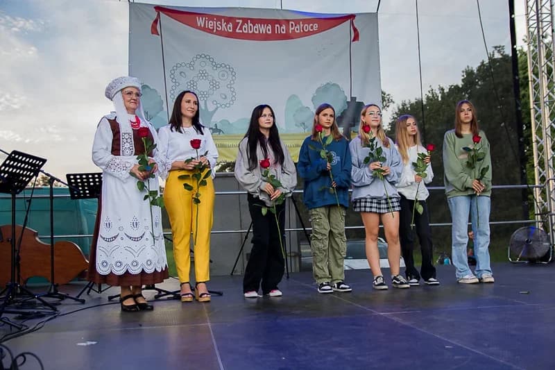 Projekt "Żywe Drzewo - Snute bluzki i sukienki na miarę golińskiej panienki” nagrodzony w Uniejowie [ZDJĘCIA, WIDEO] — zdjęcie 5 z 11