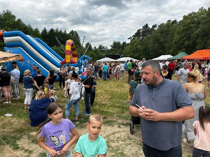 "Niedziela przy Młynie" nad Lutynią w Wilkowyi. Tłumy na festynie [ZDJĘCIA, FILM] — zdjęcie 2 z 121