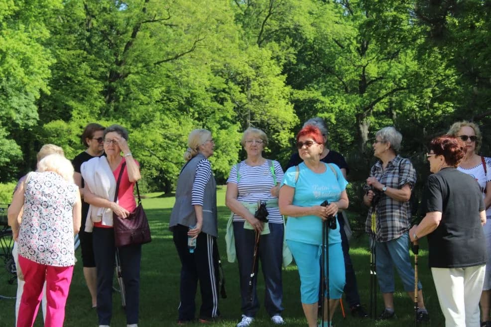Rekordowy Marsz Nordic Walking Jarocińskiego Uniwersytetu Trzeciego Wieku [ZDJĘCIA] — zdjęcie 2 z 126