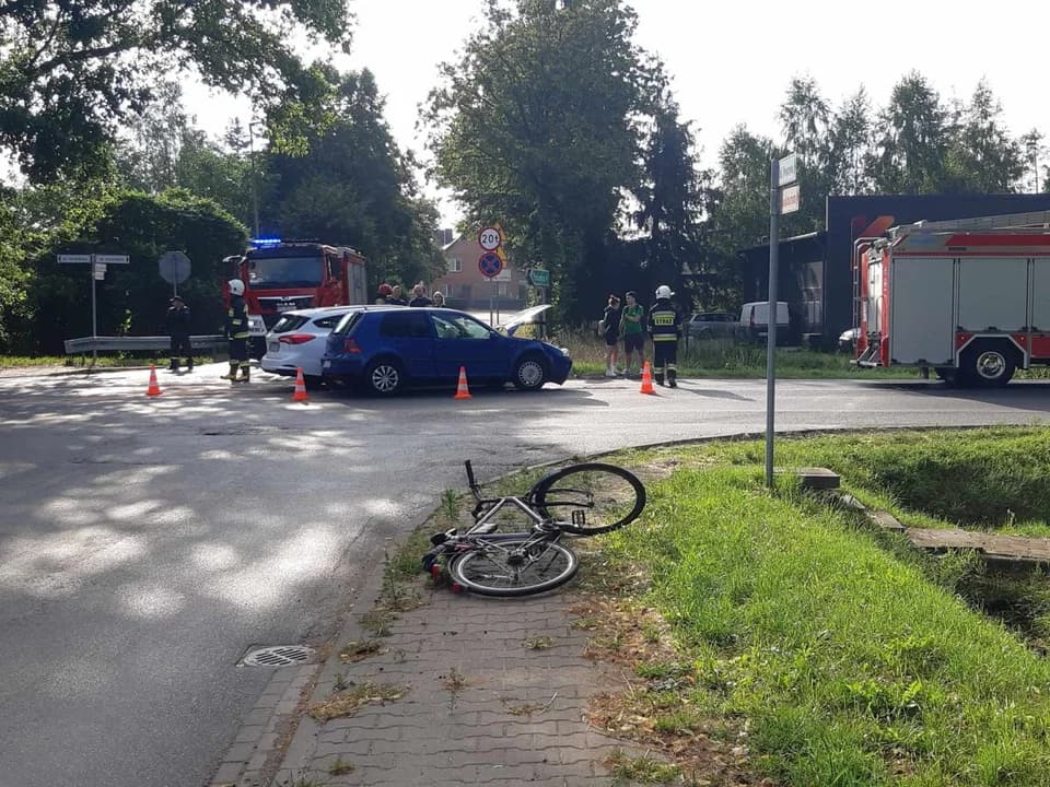 Zderzenie dwóch aut na skrzyżowaniu DK 15 z ul. Dworcową w Golinie