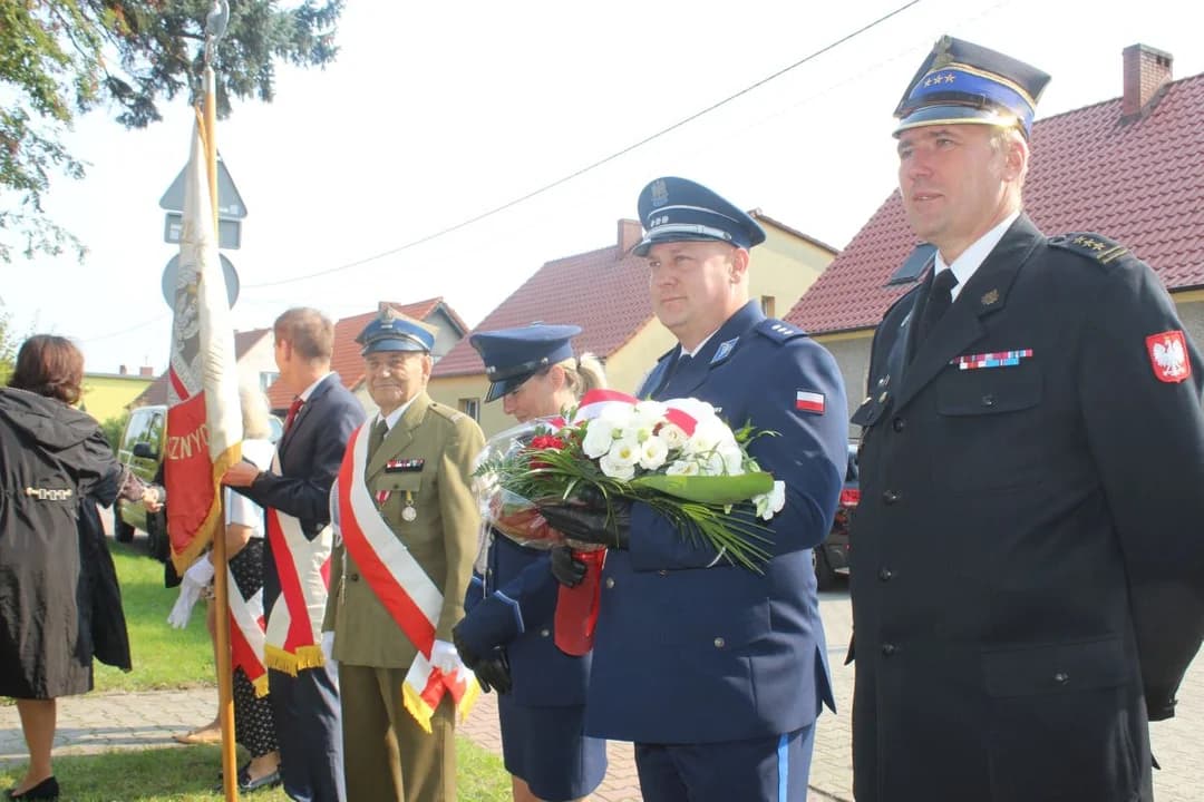 W Jarocinie uczczono Dzień Sybiraka przy Krzyżu Martyrologii w 20. rocznicę jego poświęcenia [ZDJĘCIA] — zdjęcie 5 z 100