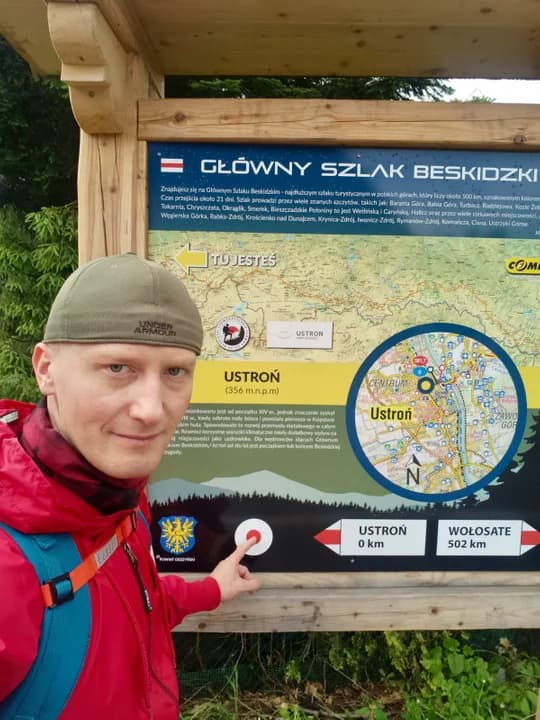 W poniedziałek, 1 czerwca, z pensjonatu w Ustroniu, w którym nocował, wyruszył do punktu startowego w centrum miejscowości. O godzinie 6.30 rozpoczął wędrówkę.