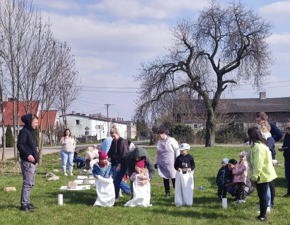 Nowy plac zabaw oficjalnie otwarty. Wstęgę przecięto podczas pikniku — zdjęcie 5 z 9