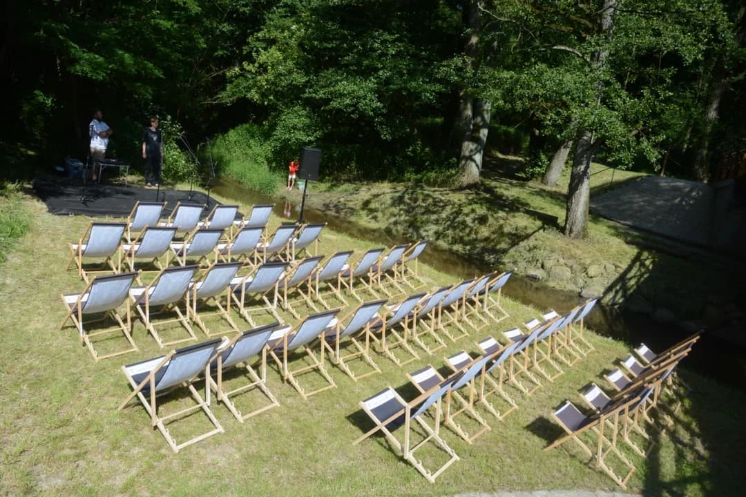 Najpierw wyplatano wianki, a poźniej puszczano je na Lutyni. Noc Świętojańska w Wilkowyi [ZDJĘCIA] — zdjęcie 2 z 118