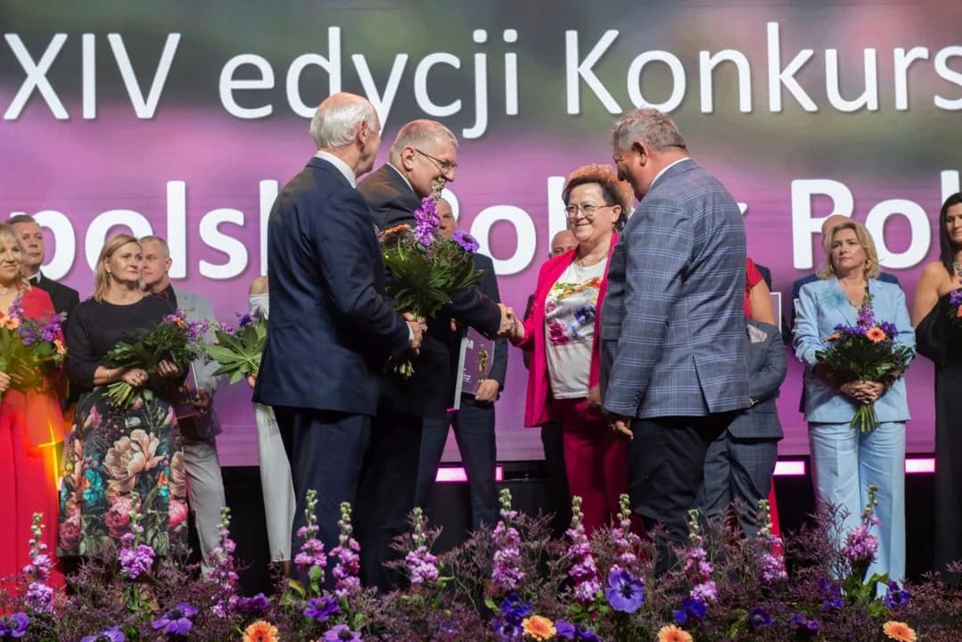 Rocznie produkują 1,8 mln brojlerów. Właściciele gospodarstwa w Kruczynie - Wielkopolskimi Rolnikami Roku 2024. Nominacja dla pszczelarza z Jarocina [ZDJĘCIA]
