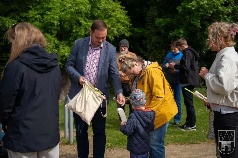 W parku Radolińskich w Jarocinie odbyły się konsultacje w sprawie parku linowego