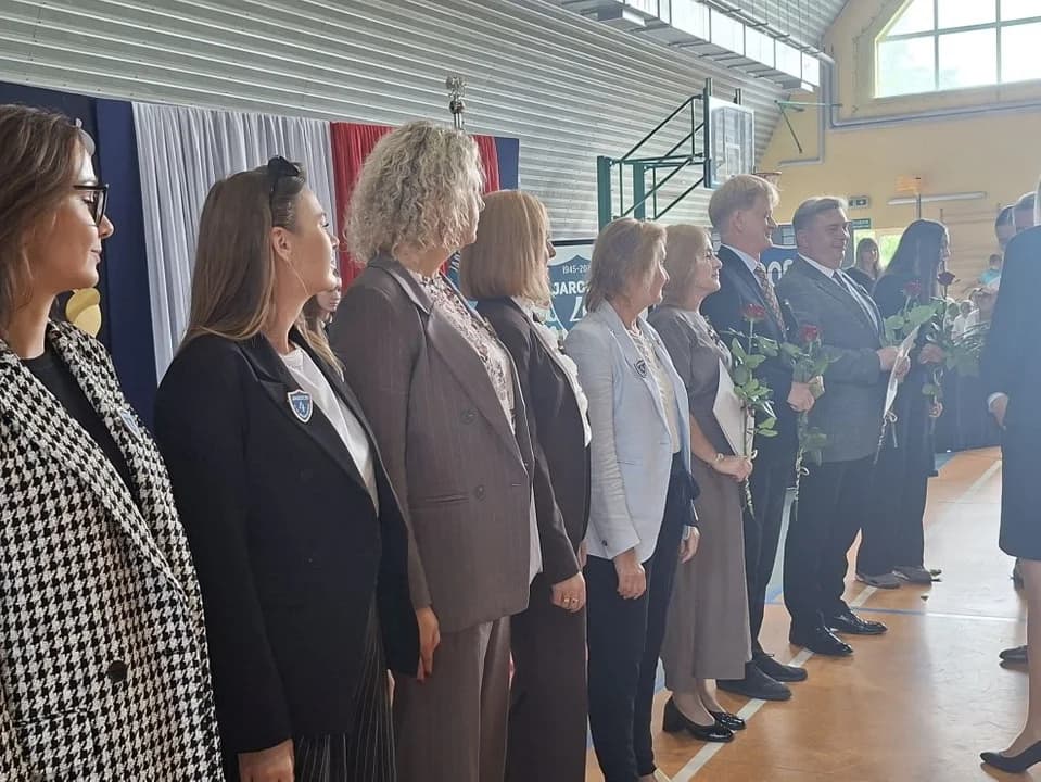 Podwójne święto jarocińskiej oświaty. Były życzenia, awanse i nagrody — zdjęcie 4 z 70