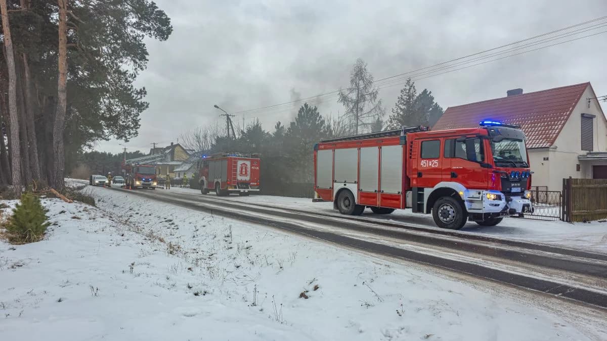 Pożar sadzy w kominie w Wilkowyi