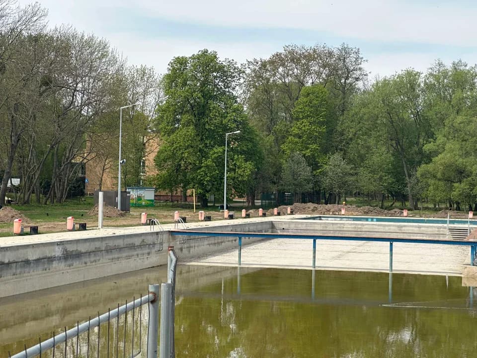 Za nieco ponad miesiąc wakacje. Baseny w Żerkowie są przygotowane do sezonu? [ZDJĘCIA] — zdjęcie 4 z 15