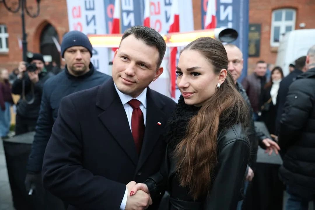 Do Jarocina przyjedzie kolejny kandydat na prezydenta, tym razem Sławomir Mentzen [ZDJĘCIA] — zdjęcie 6 z 15
