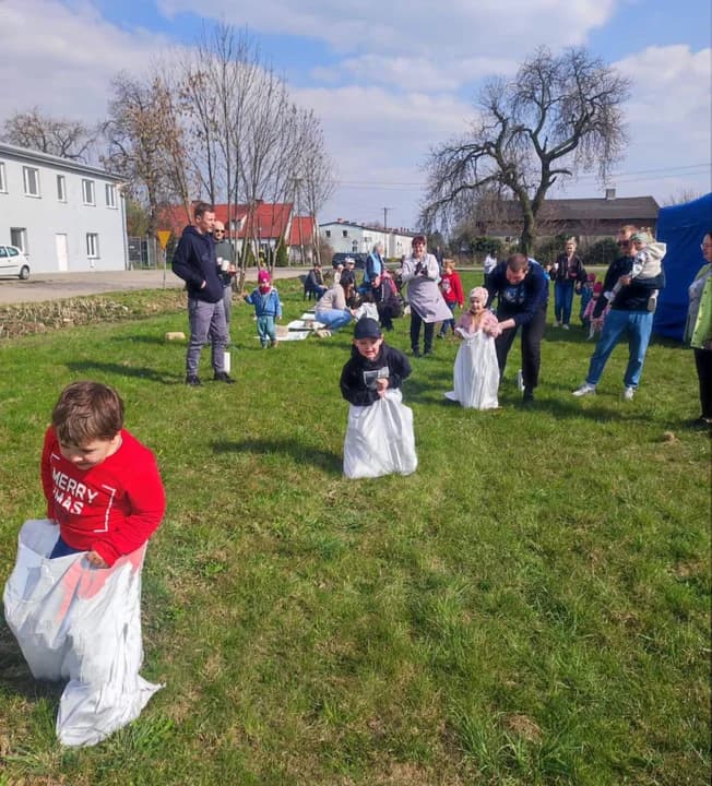 Nowy plac zabaw oficjalnie otwarty. Wstęgę przecięto podczas pikniku — zdjęcie 2 z 9