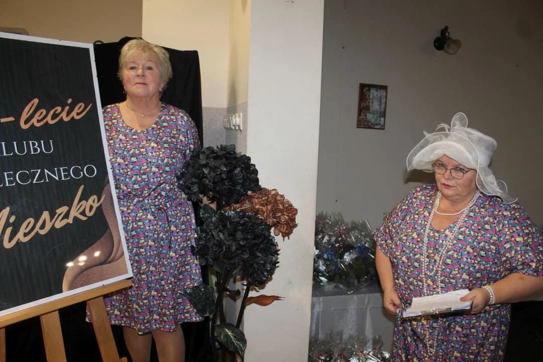 Klub Społeczny "Mieszko" działa w Mieszkowie od 10 lat. Jubileusz świętowano dwoma tortami [ZDJĘCIA] — zdjęcie 5 z 318
