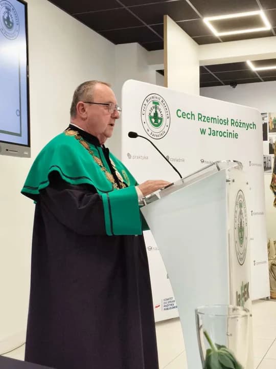Gospodarzem wyzwolin czeladniczych był Jaxek Dutkiewicz, Straszy Cechu Rzemiosł Różnych w Jarocinie.