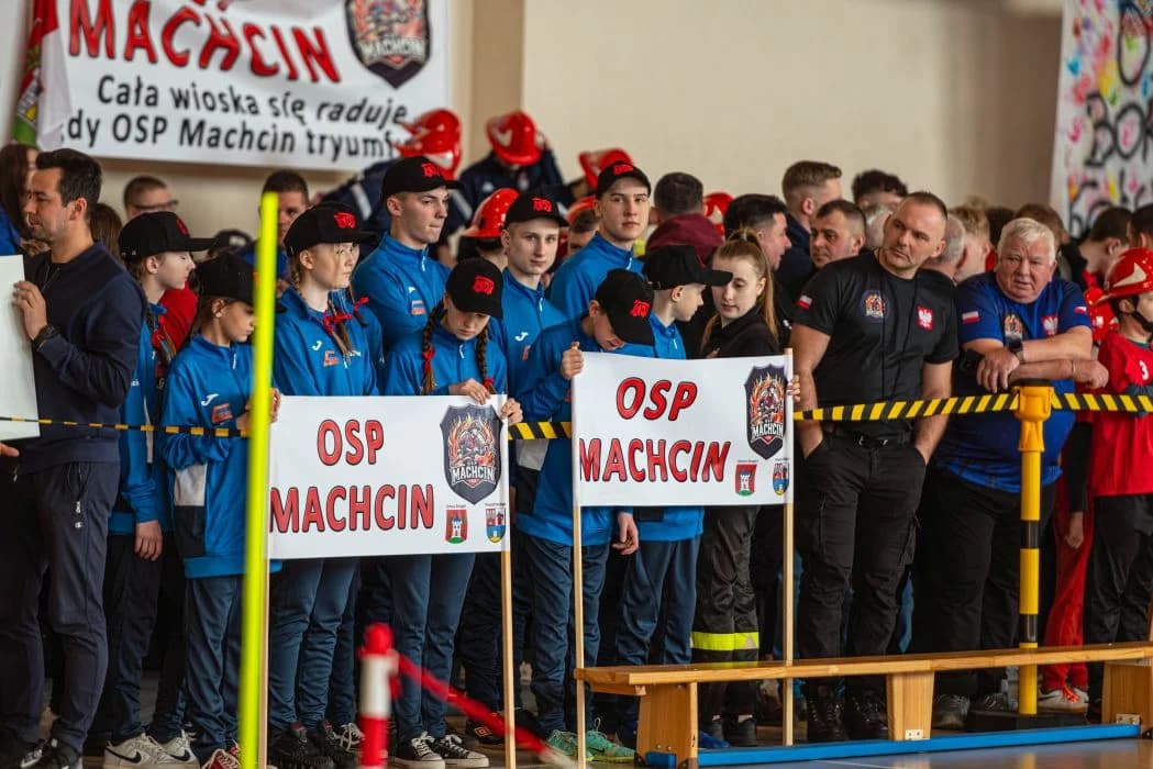 I Wojewódzkie Halowe Zawody Sportowo-Pożarnicze dla Młodzieżowych Drużyn Pożarniczych w Jarocinie [ZDJĘCIA] — zdjęcie 3 z 71