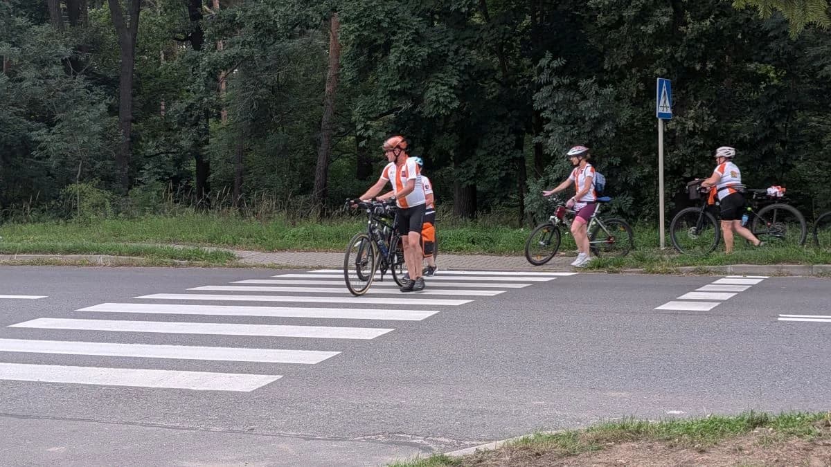Najpierw pokonali raka, teraz pokonują Polskę. Onko Tour z przystankiem w Jarocinie [ZDJĘCIA, WIDEO] — zdjęcie 3 z 10