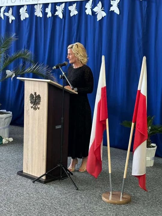 Zakończeniu roku szkolnego VIII klasy Szkoły Podstawowej nr 3 w Jarocinie — zdjęcie 4 z 38