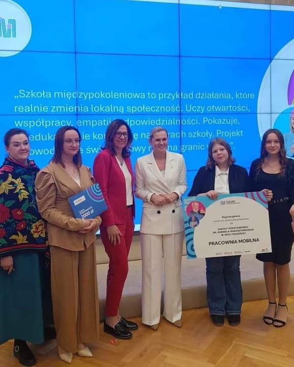 Uczniowie z Woli Książęcej na gali projektu Szkoła Międzypokoleniowa w KPRM