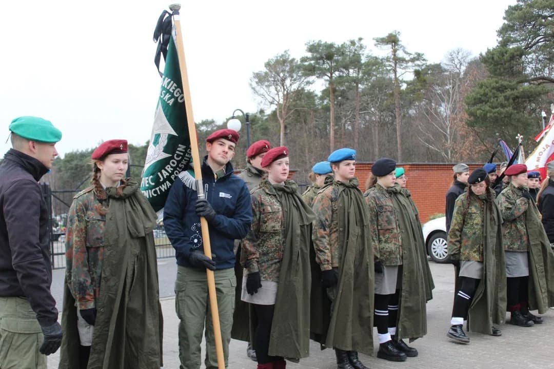 Odprowadzili druha Stefana Tobolskiego na ostatnią wartę. Tłumy na pogrzebie — zdjęcie 5 z 99