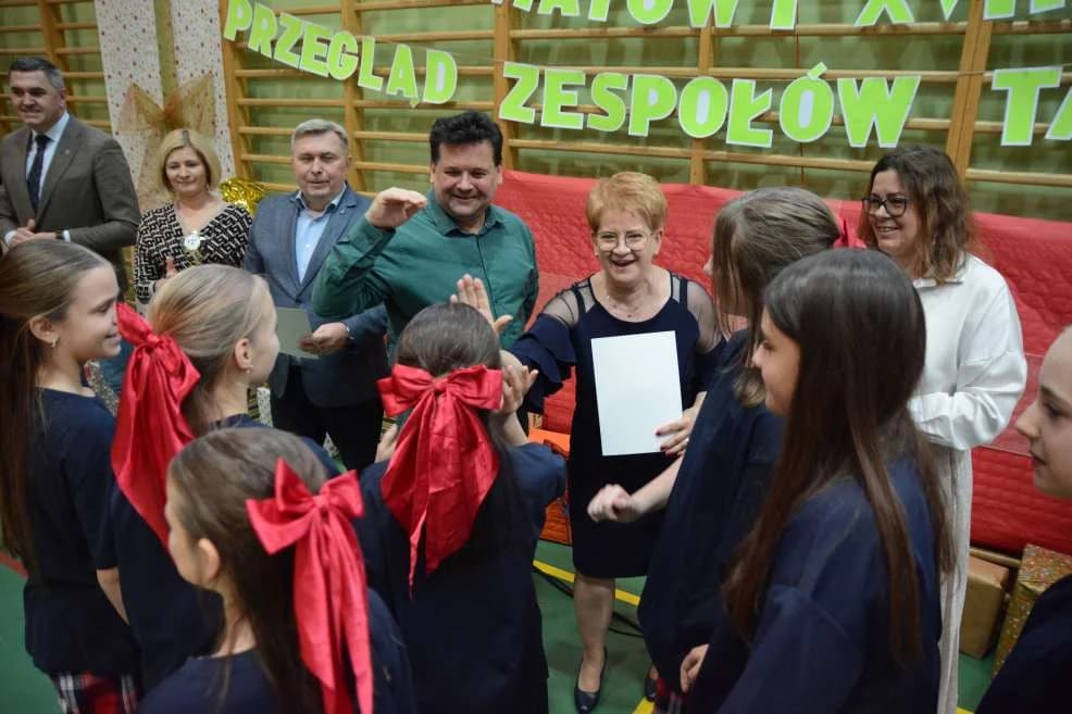 Drugi dzień Przeglądu Zespołów Tanecznych w Cielczy. Dzisiaj na parkiecie zaprezentowali się uczniowie podstawówek [ZDJĘCIA] — zdjęcie 4 z 228