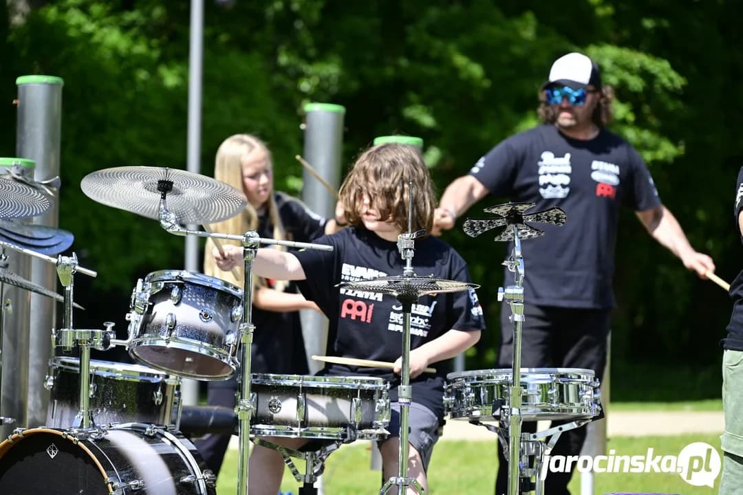 Koncert Parkowe Rytmy i Uderzenia w Jarocinie w wykonaniu uczniów klasy perkusji Marcina Rausza PSM w Jarocinie